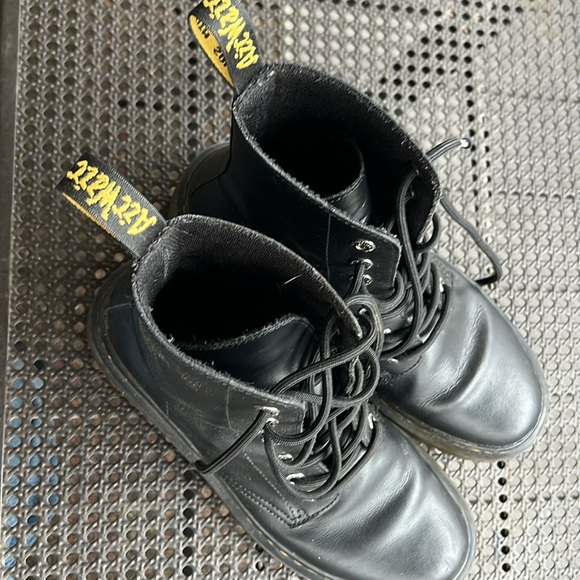 Dr Martens Boots size 8 - Picture 3 of 7